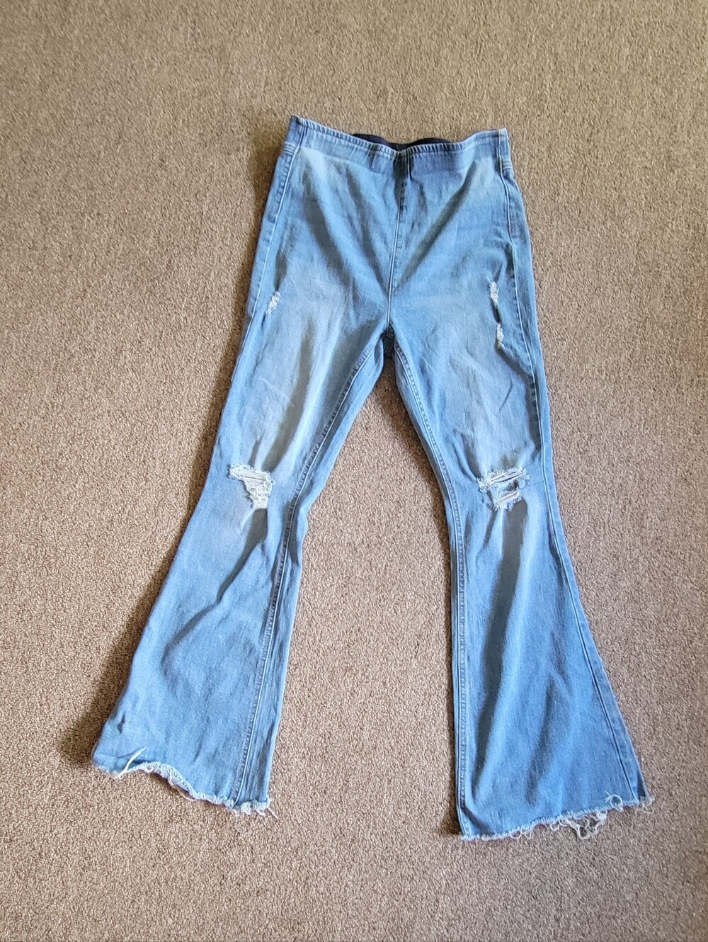 Women's No Boundaries Size M 7/8 Pull On Distressed Ripped Flare Bottom Jeans